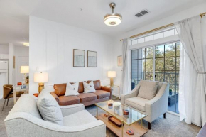 The Secret Rose Apartment - Modern & Stylish - 8 Mins from Disney